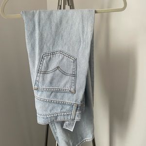 Levi balloon leg. Light wash